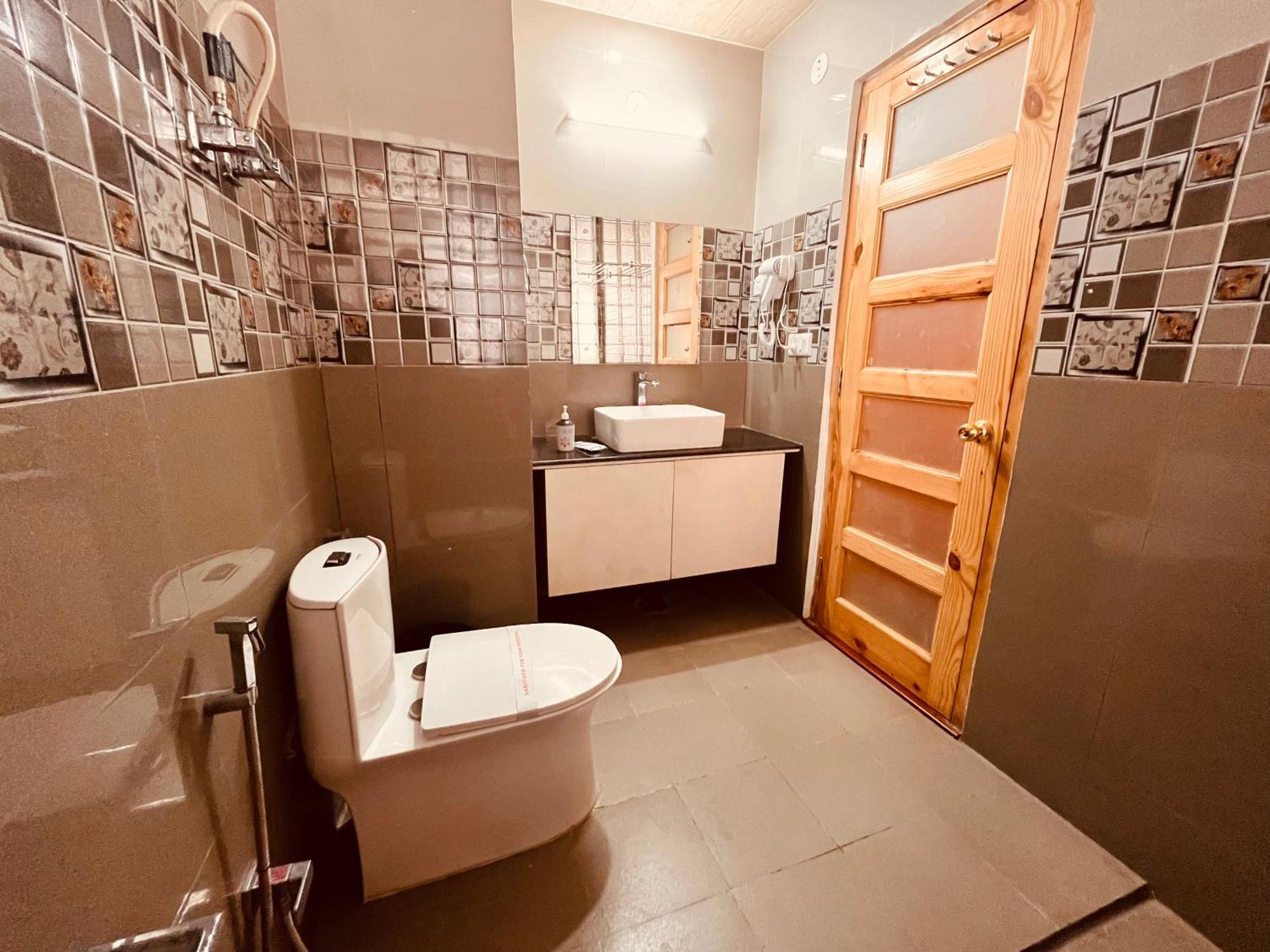 Vista Resort, Manali - ! Near Mall Road !! Hot & Cold Ac Rooms !! Best Selling !! Big Parking !! Luxury Collection !! Open Terrace !! Lift !! Playing Zone !! Property Of The Year ! Exterior foto